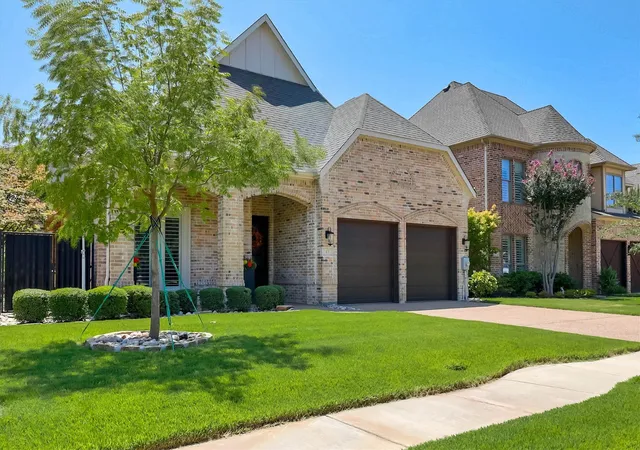 Photo 3 of Sale Pending at 45 Secluded Pond Dr, Frisco, TX 75034 | MLS# 21366550 | Listing updated on 2026-09-15