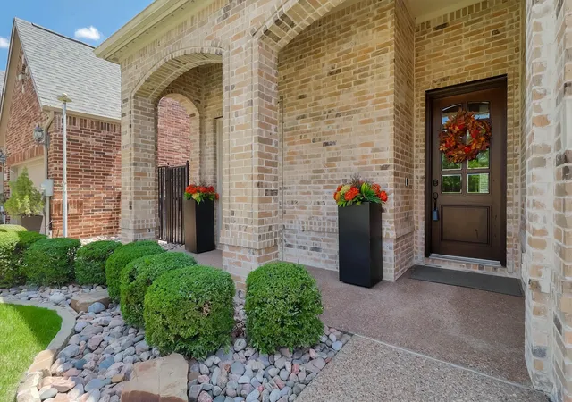 Photo 3 of Sale Pending at 45 Secluded Pond Dr, Frisco, TX 75034 | MLS# 21366550 | Listing updated on 2026-09-15