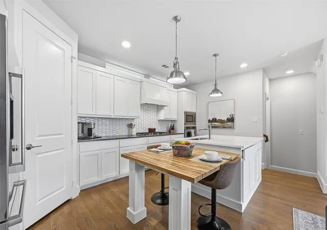 Photo 3 of Condo for sale at 1900 Caddo St #2, Dallas, TX 75204 | MLS# 21366588 | Listing updated on 2026-09-08