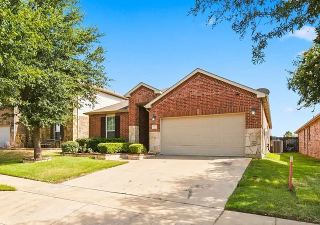 Photo 2 of Single family home for sale at 2332 Angoni Wy, Fort Worth, TX 76131 | MLS# 21366749 | Listing updated on 2026-09-24