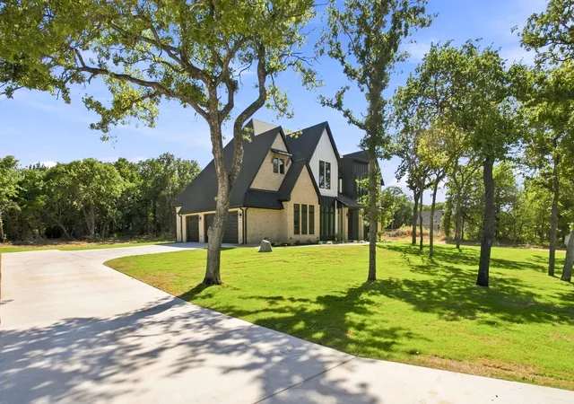Photo 4 of Single family home for sale at 124 Cedar Springs Dr, Decatur, TX 76234 | MLS# 21365310 | Listing updated on 2026-09-09