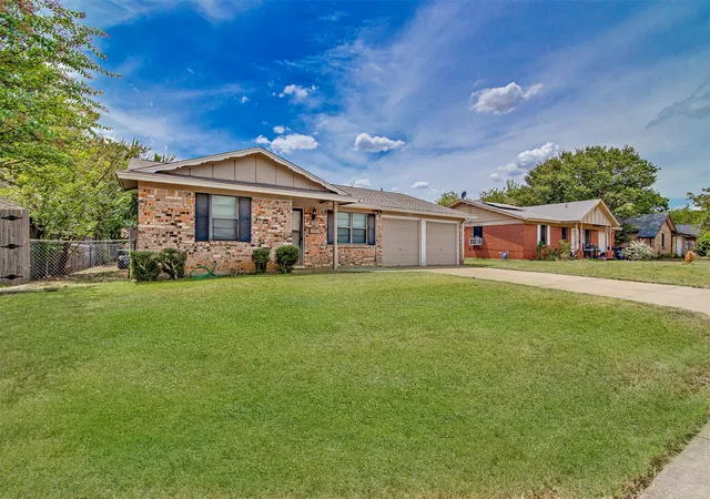 Photo 2 of Sale Pending at 509 Nw Renfro St, Burleson, TX 76028 | MLS# 21364180 | Listing updated on 2026-09-09