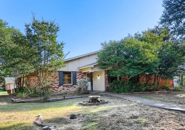 Photo 2 of Single family home for sale at 1309 Whitehall Dr, Plano, TX 75023 | MLS# 21366873 | Listing updated on 2026-09-11