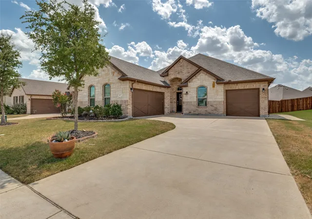 Photo 2 of Single family home for sale at 617 Mesquite Grove Rd, Midlothian, TX 76065 | MLS# 21366867 | Listing updated on 2026-09-14