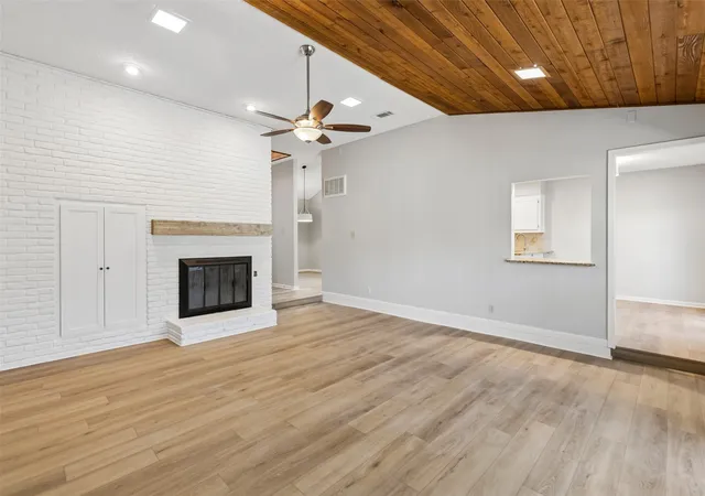 Photo 3 of Single family home for sale at 5 Shannon Ct, Richardson, TX 75082 | MLS# 21366862 | Listing updated on 2026-10-06