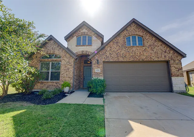 Photo 1 of Single family home for sale at 924 Mcgehee Ct, Fate, TX 75087 | MLS# 21354649 | Listing updated on 2026-10-03