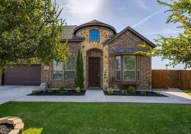 Photo 1 of Sale Pending at 4604 Brookside Dr, Denton, TX 76226 | MLS# 21365780 | Listing updated on 2026-09-09
