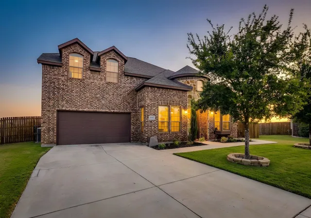 Photo 3 of Sale Pending at 4604 Brookside Dr, Denton, TX 76226 | MLS# 21365780 | Listing updated on 2026-09-09