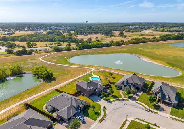 Photo 4 of Sale Pending at 4604 Brookside Dr, Denton, TX 76226 | MLS# 21365780 | Listing updated on 2026-09-09
