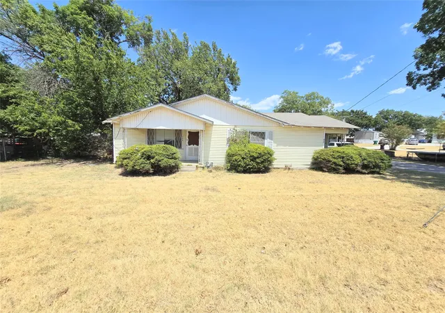 Photo 1 of Single family home for sale at 309 Decatur St, Bowie, TX 76230 | MLS# 21366015 | Listing updated on 2026-09-13