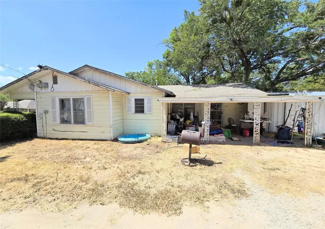 Photo 3 of Single family home for sale at 309 Decatur St, Bowie, TX 76230 | MLS# 21366015 | Listing updated on 2026-09-13