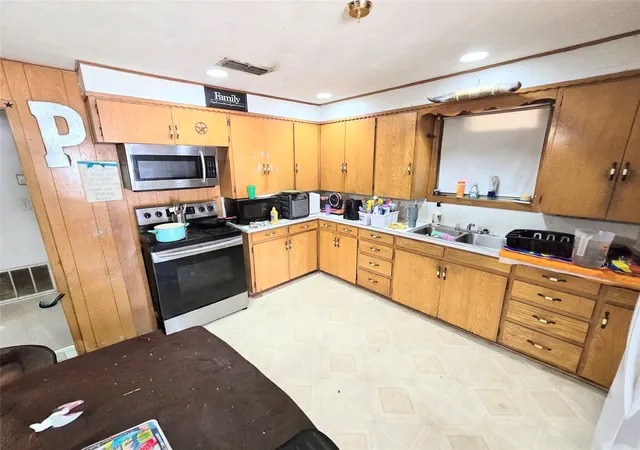Photo 4 of Single family home for sale at 309 Decatur St, Bowie, TX 76230 | MLS# 21366015 | Listing updated on 2026-10-04
