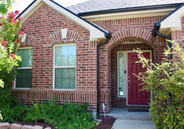 Photo 2 of Single family home for sale at 809 Kinghaven Dr, Little Elm, TX 75068 | MLS# 21366101 | Listing updated on 2026-09-12