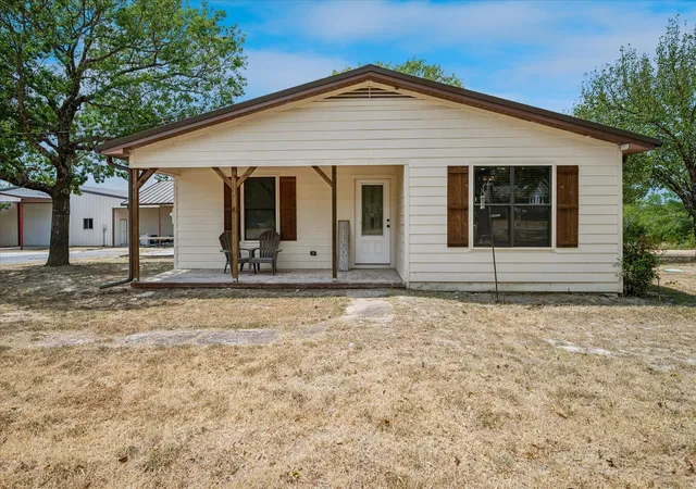 Photo 2 of Single family home for sale at 1501 Andy Thomas Rd, Whitewright, TX 75491 | MLS# 21367008 | Listing updated on 2026-09-07