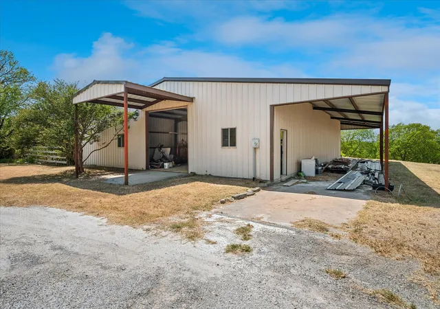 Photo 3 of Single family home for sale at 1501 Andy Thomas Rd, Whitewright, TX 75491 | MLS# 21367008 | Listing updated on 2026-09-07