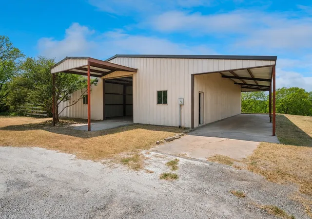 Photo 3 of Single family home for sale at 1501 Andy Thomas Rd, Whitewright, TX 75491 | MLS# 21367008 | Listing updated on 2026-09-24