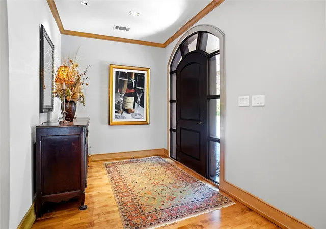 Photo 4 of Sale Pending at 1924 Kensington Dr, Fort Worth, TX 76110 | MLS# 21366840 | Listing updated on 2026-09-11