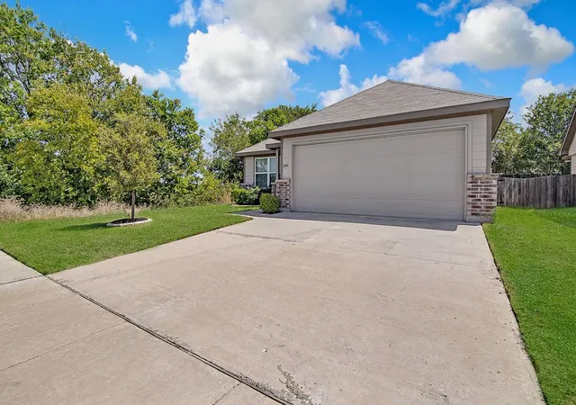 Photo 2 of Single family home for sale at 2441 Bear Oak Dr, Fort Worth, TX 76123 | MLS# 21366819 | Listing updated on 2026-09-09