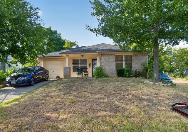 Photo 1 of Single family home for sale at 5532 Fernander Dr, Fort Worth, TX 76107 | MLS# 21365422 | Listing updated on 2026-09-10