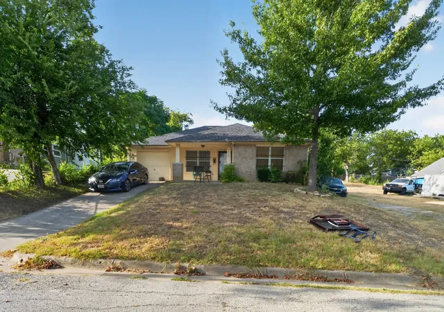 Photo 2 of Single family home for sale at 5532 Fernander Dr, Fort Worth, TX 76107 | MLS# 21365422 | Listing updated on 2026-09-10