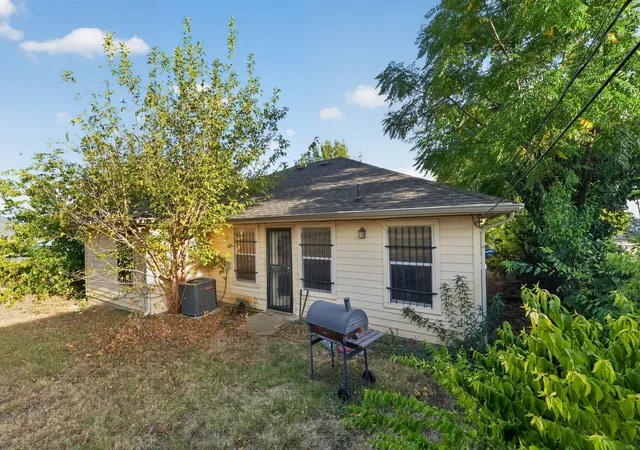 Photo 4 of Single family home for sale at 5532 Fernander Dr, Fort Worth, TX 76107 | MLS# 21365422 | Listing updated on 2026-09-10