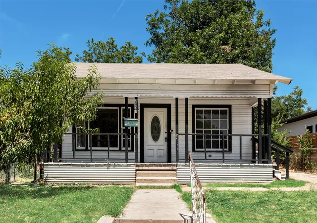 Photo 1 of Single family home for sale at 2831 Grafton Ave, Dallas, TX 75211 | MLS# 21365298 | Listing updated on 2026-09-15