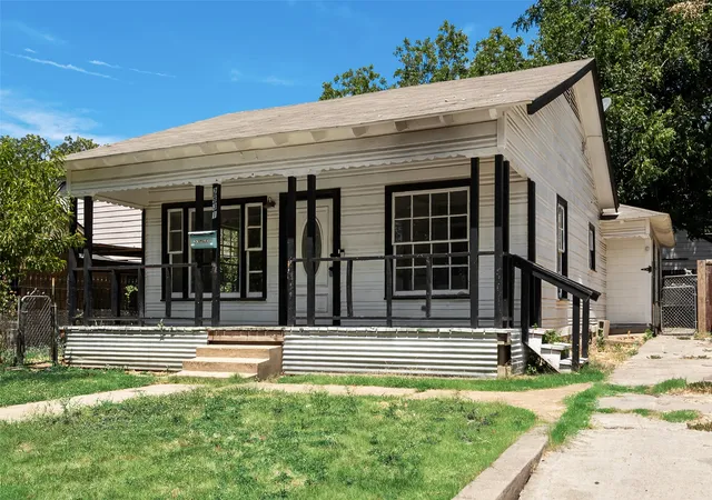 Photo 2 of Single family home for sale at 2831 Grafton Ave, Dallas, TX 75211 | MLS# 21365298 | Listing updated on 2026-09-15