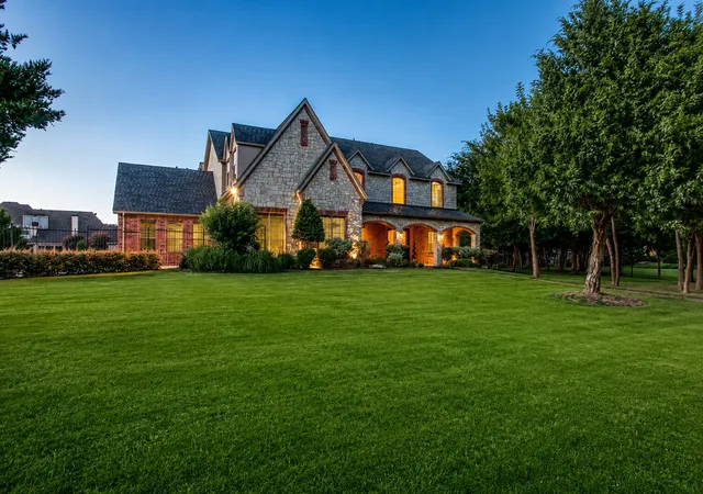 Photo 1 of Sale Pending at 424 Wyndemere Blvd, Heath, TX 75032 | MLS# 21366695 | Listing updated on 2026-09-09