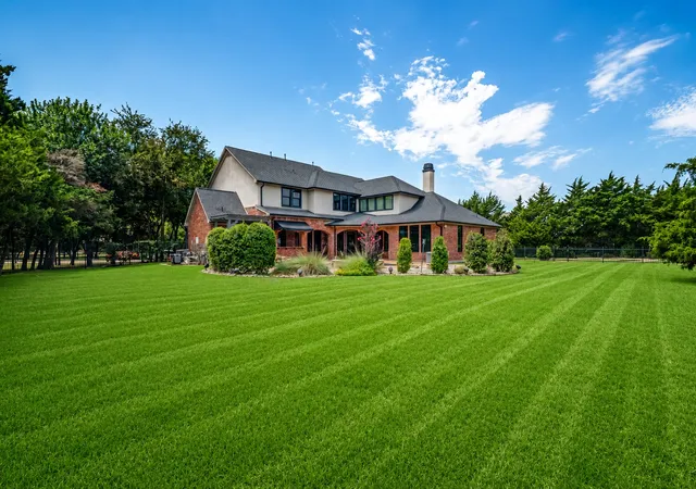Photo 3 of Sale Pending at 424 Wyndemere Blvd, Heath, TX 75032 | MLS# 21366695 | Listing updated on 2026-09-09