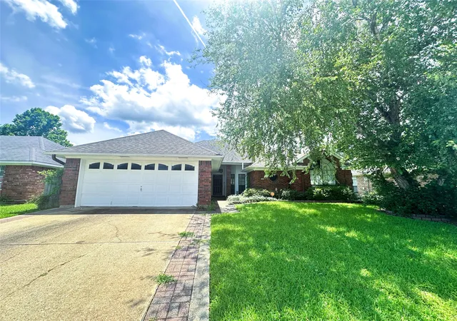 Photo 1 of Single family home for sale at 5721 Bluebonnett Dr, Bossier City, LA 71112 | MLS# 21367123 | Listing updated on 2026-09-12