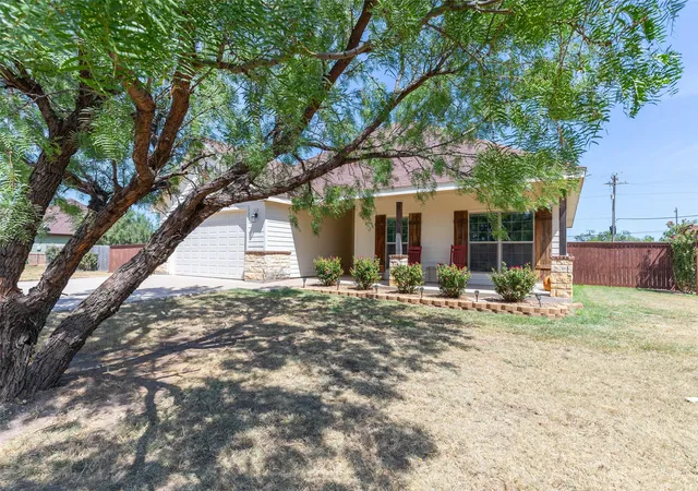 Sale Pending at 112 Foxtrot Ln, Abilene, TX 79602 | MLS# 21367139 | Listing updated on 2026-10-02