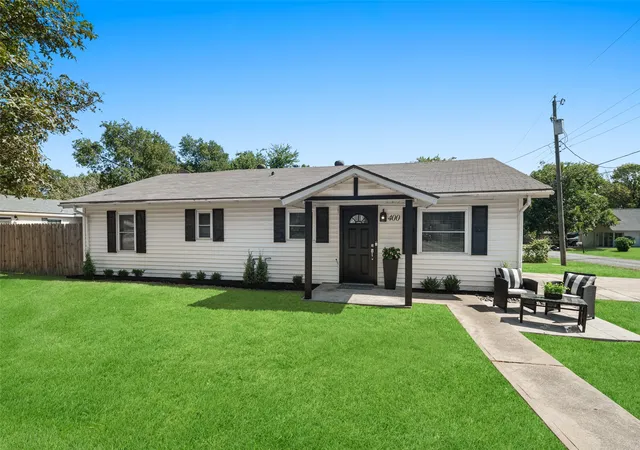 Photo 1 of Single family home for sale at 400 Denton St, Howe, TX 75459 | MLS# 21364121 | Listing updated on 2026-09-09