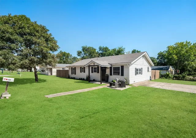 Photo 3 of Single family home for sale at 400 Denton St, Howe, TX 75459 | MLS# 21364121 | Listing updated on 2026-09-09