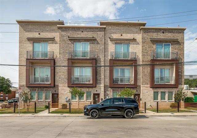 Photo 1 of Townhouse for sale at 324 Feliks Gwozdz Pl, Fort Worth, TX 76104 | MLS# 21367106 | Listing updated on 2026-09-12