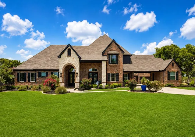Photo 2 of Single family home for sale at 9516 Park Dr, Fort Worth, TX 76179 | MLS# 21367196 | Listing updated on 2026-09-08