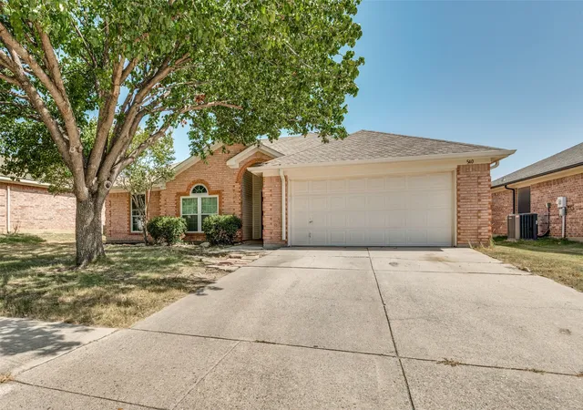 Photo 3 of Single family home for sale at 540 Cambridge Dr, Saginaw, TX 76179 | MLS# 21364838 | Listing updated on 2026-10-05