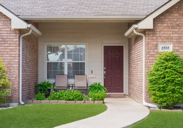 Photo 2 of Single family home for sale at 1513 Snow Trl, Lewisville, TX 75077 | MLS# 21367111 | Listing updated on 2026-09-12