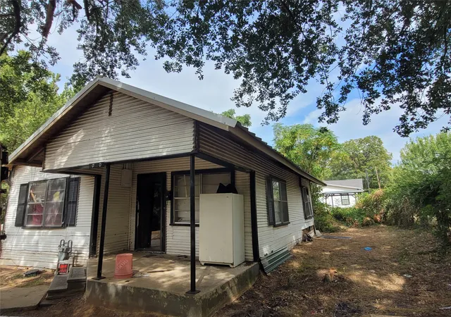 Photo 1 of Single family home for sale at 1020 Ne 8th, Paris, TX 75460 | MLS# 21365692 | Listing updated on 2026-09-13