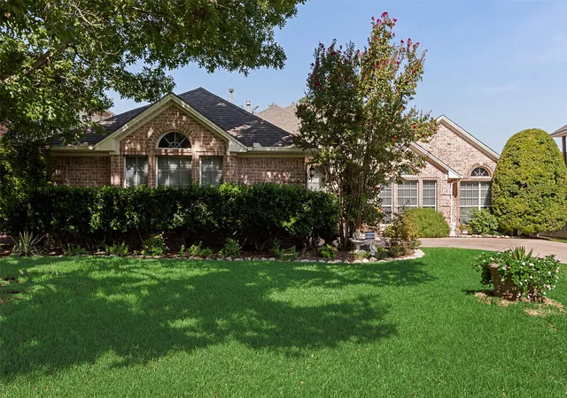 Photo 1 of Single family home for sale at 6312 Southern Hills Dr, Fort Worth, TX 76132 | MLS# 21366947 | Listing updated on 2026-09-15