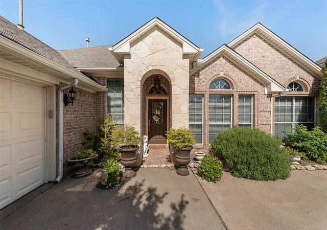 Photo 2 of Single family home for sale at 6312 Southern Hills Dr, Fort Worth, TX 76132 | MLS# 21366947 | Listing updated on 2026-09-15