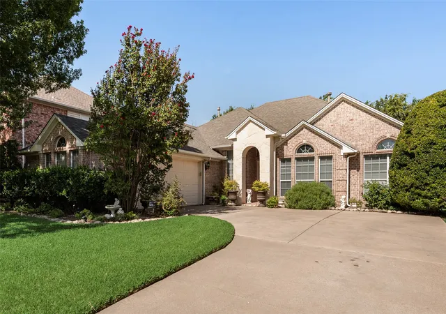 Photo 3 of Single family home for sale at 6312 Southern Hills Dr, Fort Worth, TX 76132 | MLS# 21366947 | Listing updated on 2026-09-15