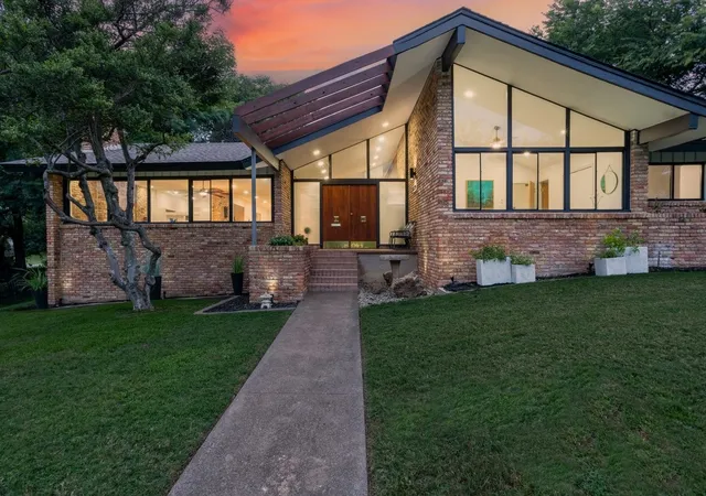 Photo 2 of Single family home for sale at 1729 Boca Chica Dr, Dallas, TX 75232 | MLS# 21367290 | Listing updated on 2026-10-03