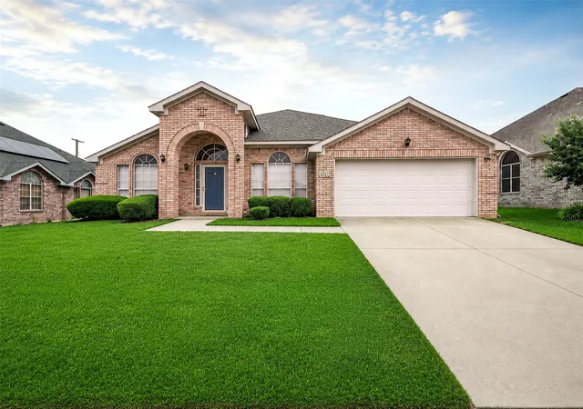 Photo 1 of Sale Pending at 1022 Pondview Dr, Cedar Hill, TX 75104 | MLS# 21367296 | Listing updated on 2026-09-11