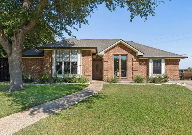 Photo 2 of Sale Pending at 1015 Sandy Creek Dr, Allen, TX 75002 | MLS# 21367126 | Listing updated on 2026-09-12