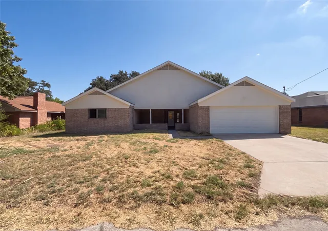 Single family home for sale at 305 Rash Ln, Terrell, TX 75160 | MLS# 21365941 | Listing updated on 2026-09-17