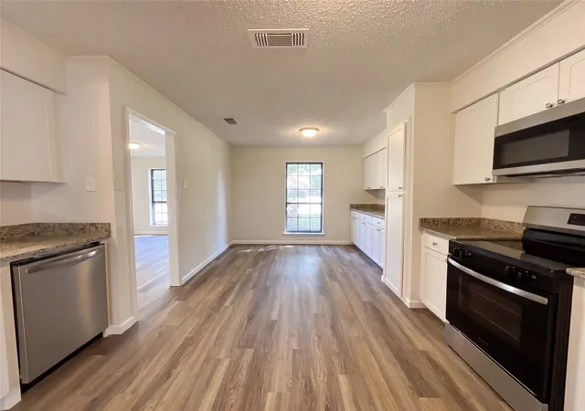 Photo 3 of Single family home for sale at 305 Rash Ln, Terrell, TX 75160 | MLS# 21365941 | Listing updated on 2026-09-17
