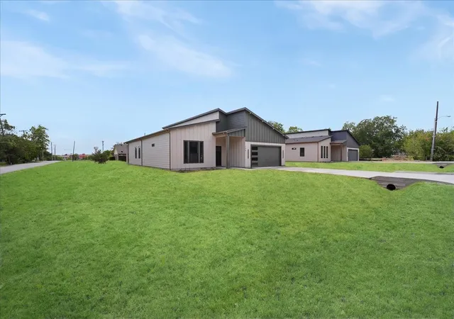 Photo 3 of Single family home for sale at 108 W Dogwood Trl, Fate, TX 75087 | MLS# 21349416 | Listing updated on 2026-09-21