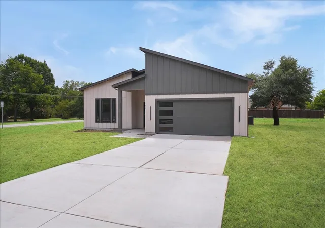 Photo 2 of Single family home for sale at 108 W Dogwood Trl, Fate, TX 75087 | MLS# 21349416 | Listing updated on 2026-09-21