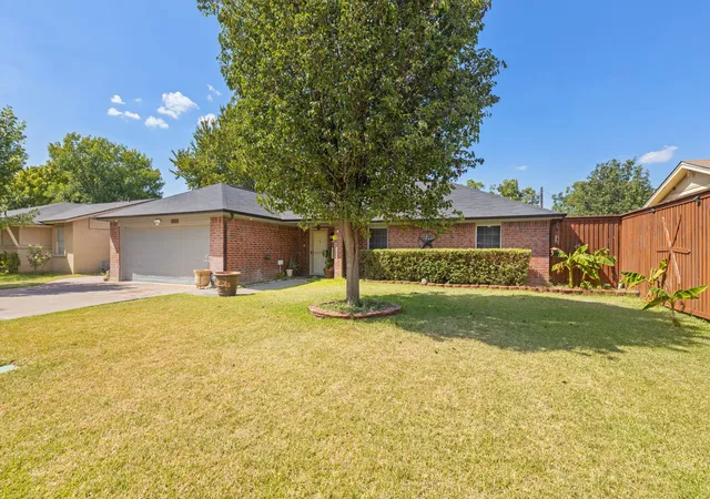 Photo 1 of Sale Pending at 2505 Cloverdale St, Arlington, TX 76010 | MLS# 21367351 | Listing updated on 2026-09-08