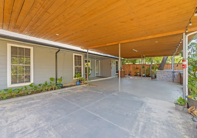 Photo 4 of Sale Pending at 2505 Cloverdale St, Arlington, TX 76010 | MLS# 21367351 | Listing updated on 2026-09-08